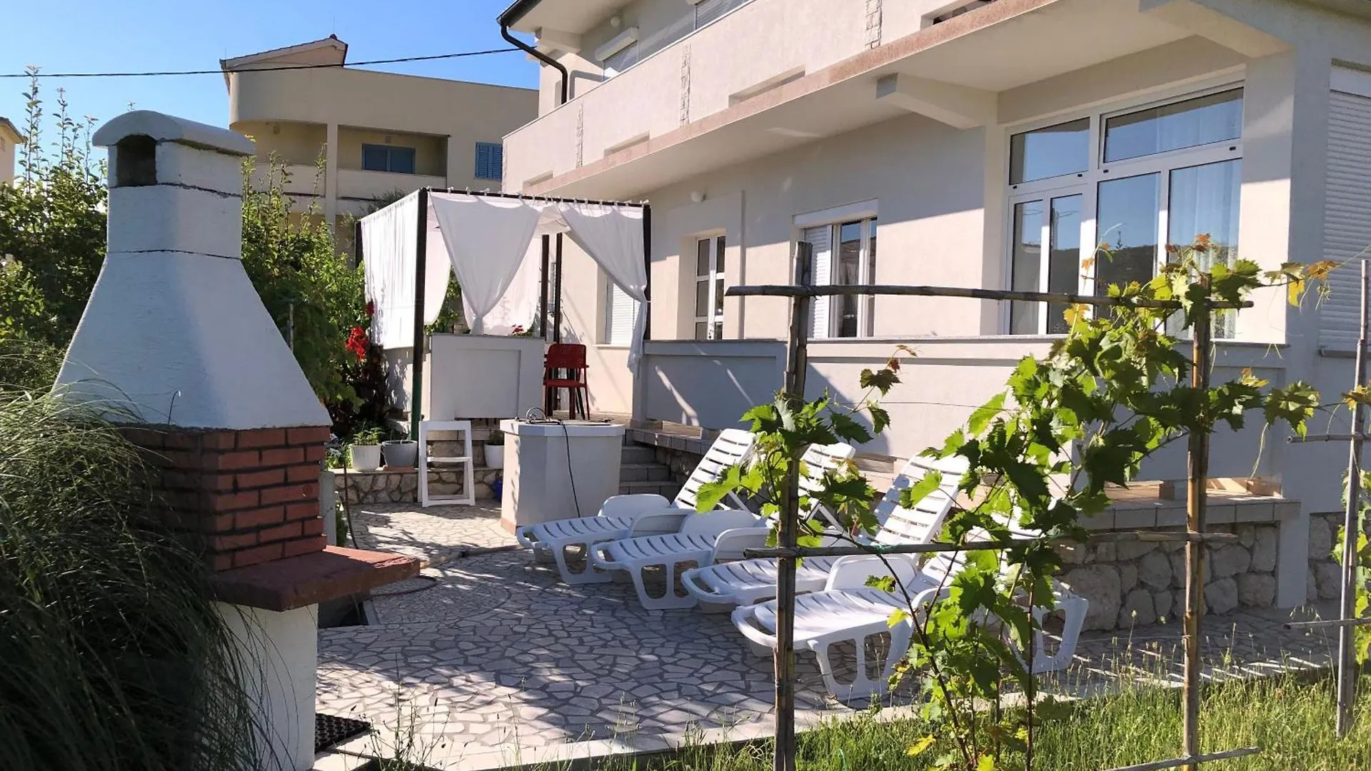 Apartment Erdgeschosswohnung Mit Terrasse Fuer Sechs Personen Kampor